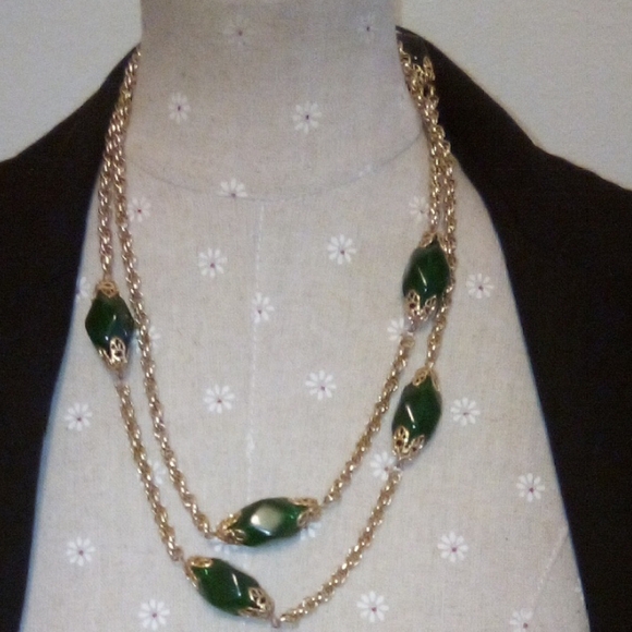 Vintage Jewelry - Vintage Green and Gold Necklace